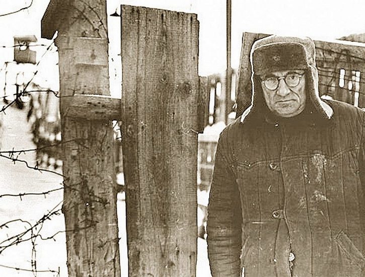 Ostap Vyshnya, Ukrainian writer, in Ukhtpechlaz, 1940