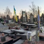 Ракетний удар по кладовищу в Черкасах: пошкоджені могили та українські стяги
