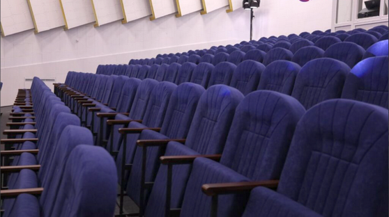 Нові крісла в оновленій концертній залі Палацу молоді Черкаси