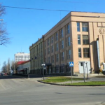 Будівля тютюнової фабрики в Черкасах з характерною трубою