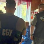 Співробітники СБУ та Черкаської окружної прокуратури під час слідчих дій